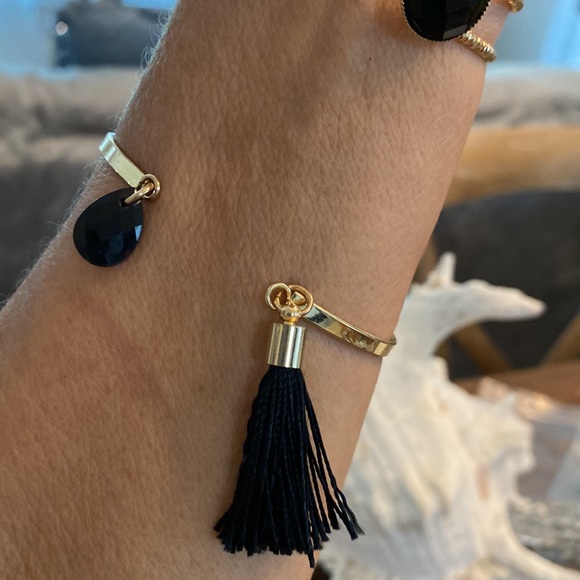 Pretty gold tone, bracelets with black stones. - Picture 6 of 6